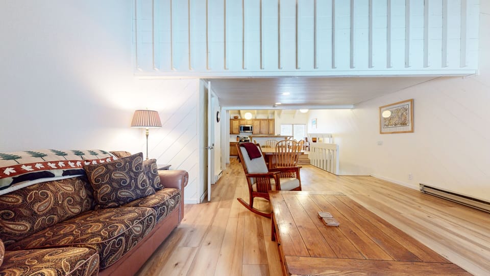 Hardwood, Indoors, Furniture, Living Room, Floor