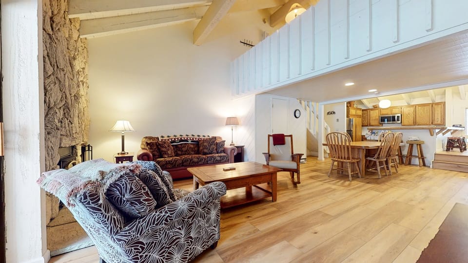 Indoors, Hardwood, Furniture, Living Room, Home Decor