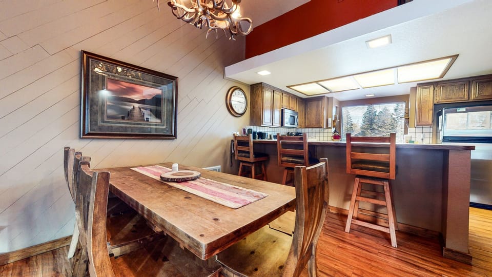 Hardwood, Flooring, Floor, Indoors, Restaurant