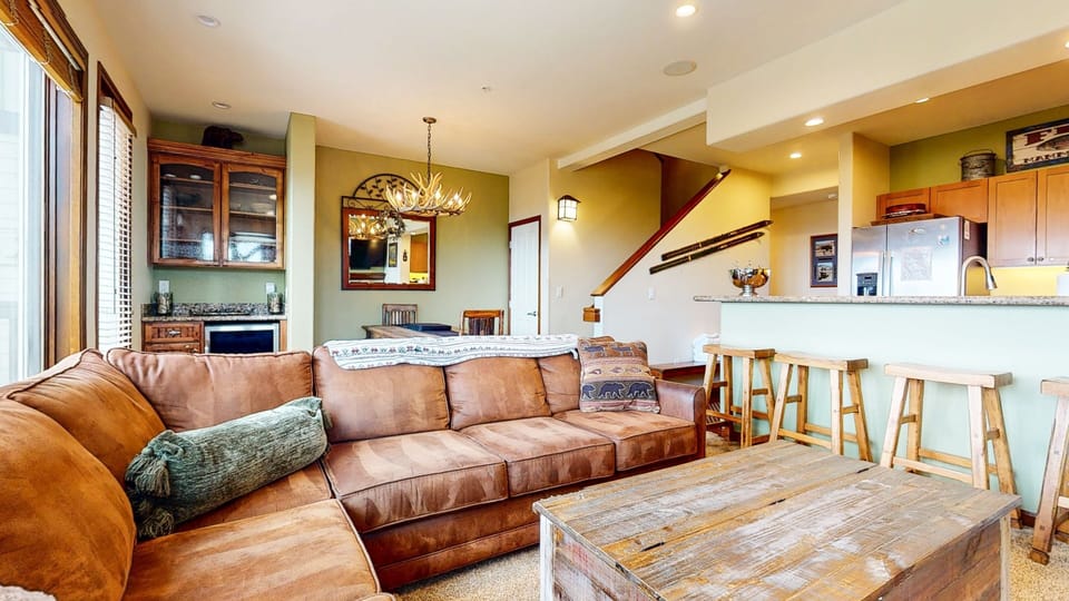 Home Decor, Indoors, Furniture, Living Room, Couch