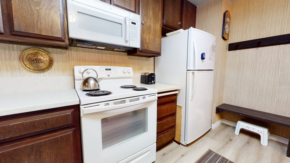 Room, Indoors, Refrigerator, Oven, Kitchen