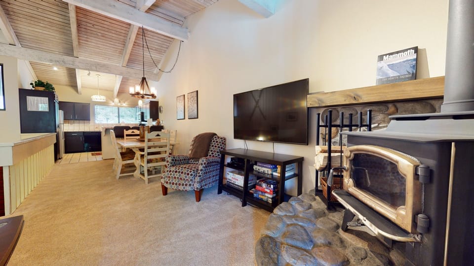 Flooring, Living Room, Indoors, Room, Floor
