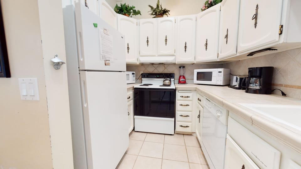 Room, Indoors, Refrigerator, Kitchen, Oven