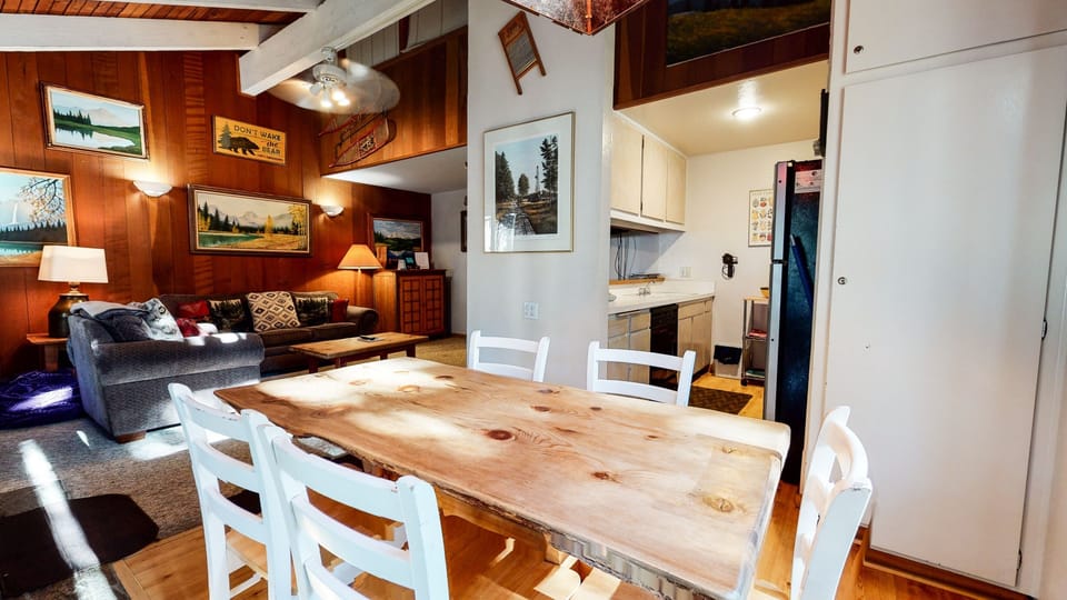 Flooring, Hardwood, Chair, Furniture, Floor