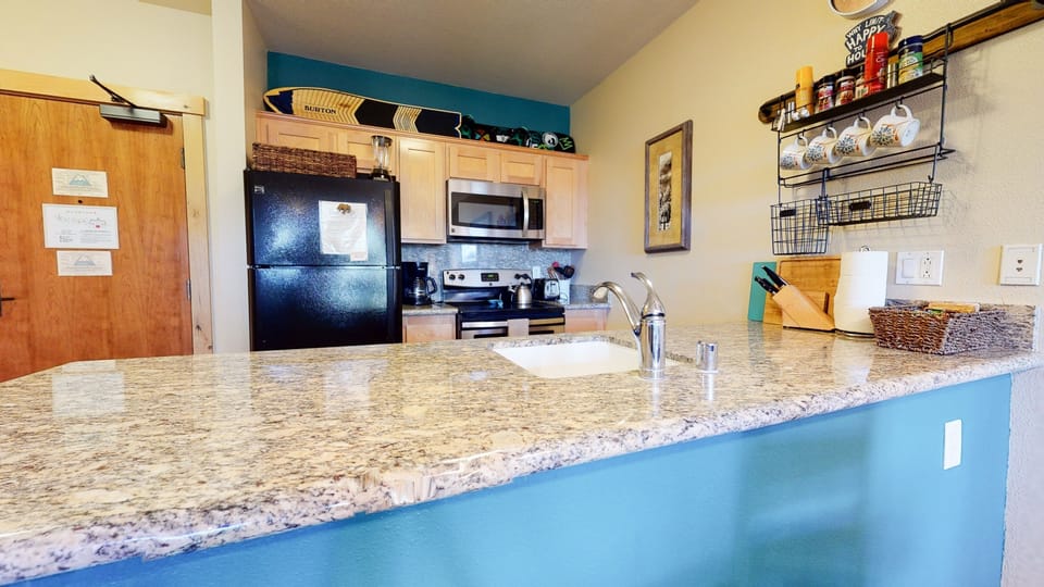 Room, Indoors, Oven, Microwave, Kitchen