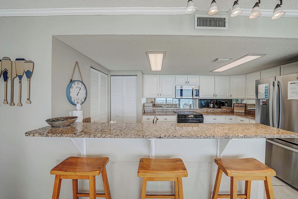 There is a dining table, perfect for enjoying a meal or playing a game, as well as additional breakfast bar seating.