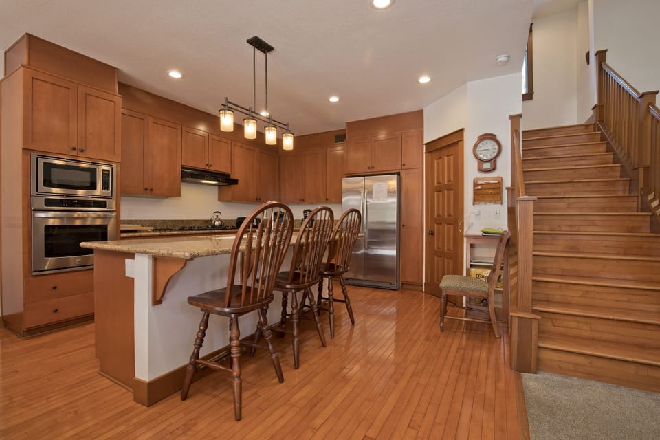 Flooring, Hardwood, Floor, Indoors, Room