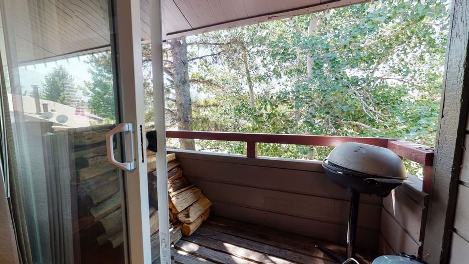 Handrail, Banister, Railing, Hot Tub, Tub