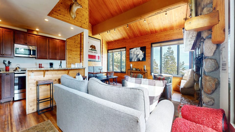 Indoors, Home Decor, Furniture, Living Room, Hardwood