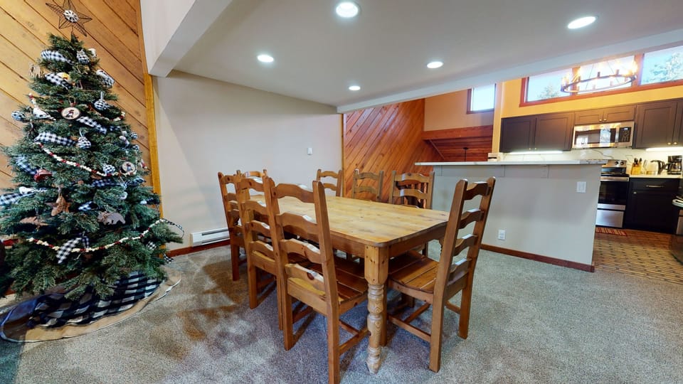 Flooring, Hardwood, Chair, Furniture, Floor
