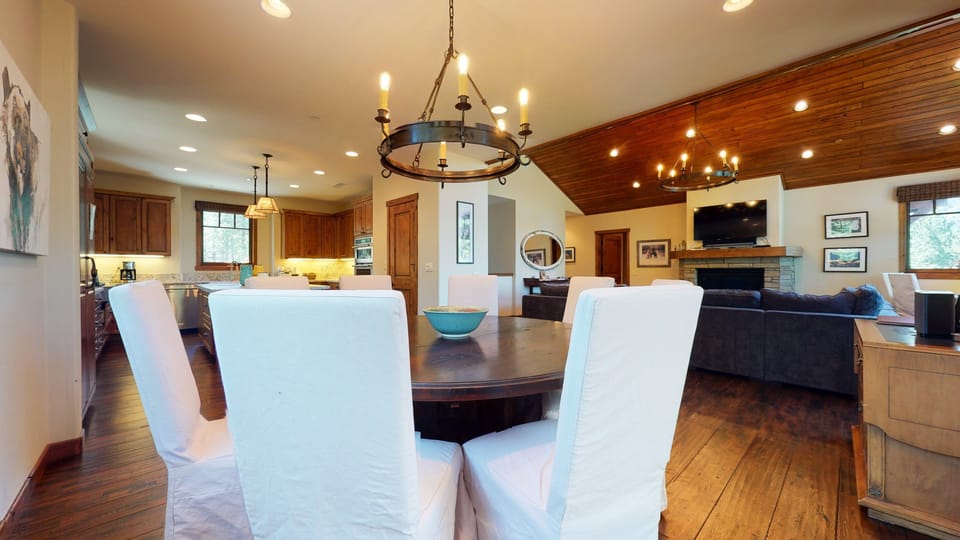Flooring, Hardwood, Chair, Furniture, Floor