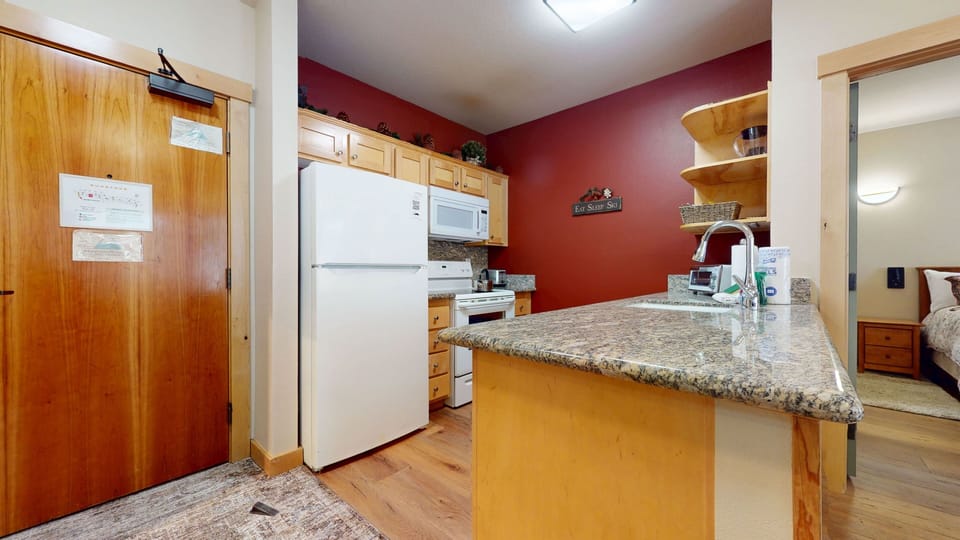 Indoors, Appliance, Refrigerator, Microwave, Oven