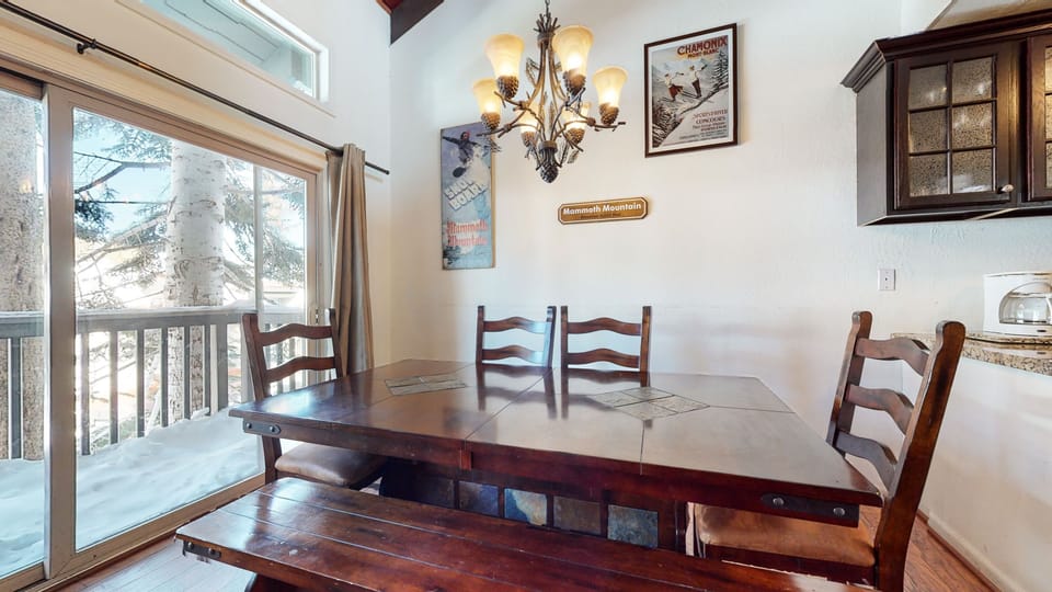 Dining Room, Table, Dining Table, Furniture, Indoors