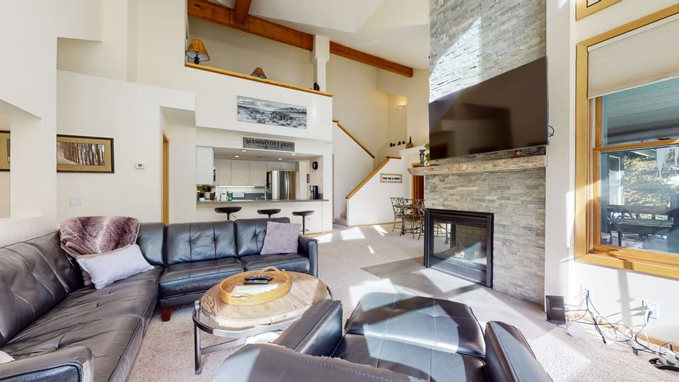 Living Room, Indoors, Furniture, Home Decor, Couch