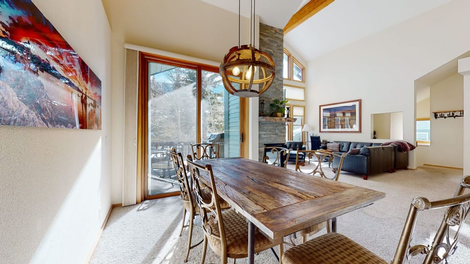 Dining Room, Table, Dining Table, Furniture, Indoors
