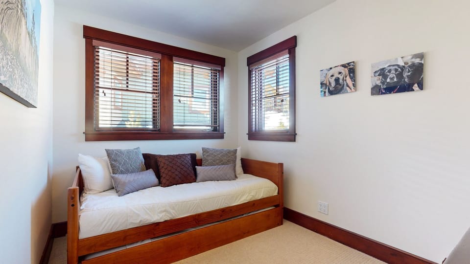 Window, Home Decor, Bed, Furniture, Indoors