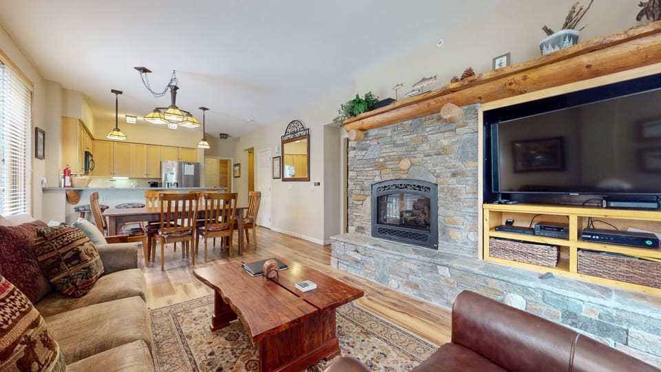 Furniture, Indoors, Living Room, Screen, Home Decor