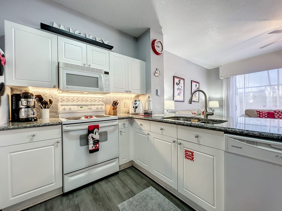 Spacious kitchen with a stylish design and all the essentials for cooking.