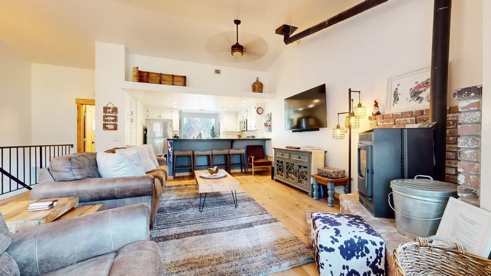 Home Decor, Furniture, Indoors, Living Room, Chair