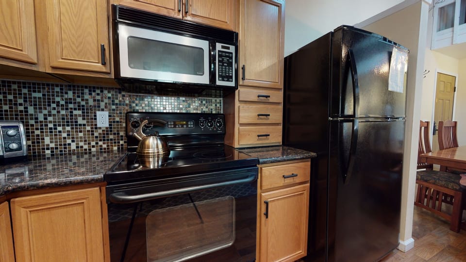 Oven, Refrigerator, Microwave, Room, Indoors
