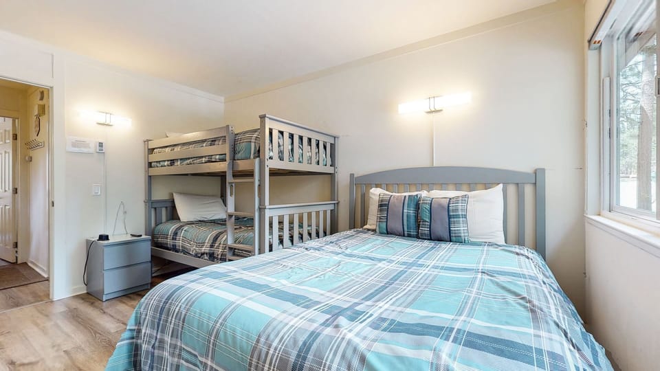 Home Decor, Furniture, Bed, Bedroom, Indoors