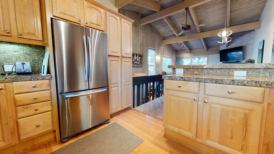 Flooring, Hardwood, Floor, Indoors, Room