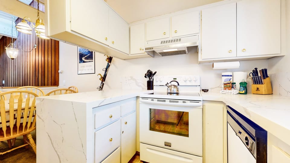 Indoors, Kitchen, Furniture, Microwave, Oven