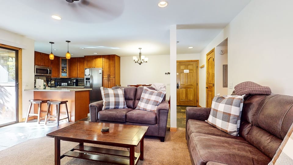 Home Decor, Furniture, Indoors, Living Room, Couch