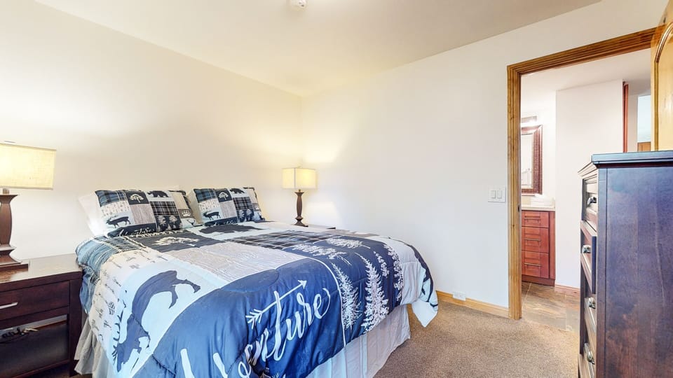 Lamp, Indoors, Bed, Bedroom, Furniture