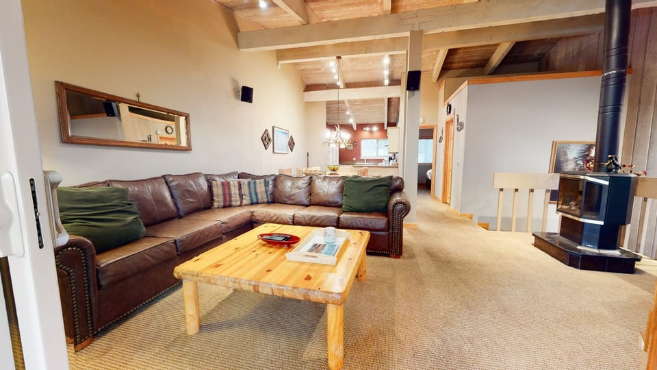 Room, Living Room, Indoors, Couch, Furniture