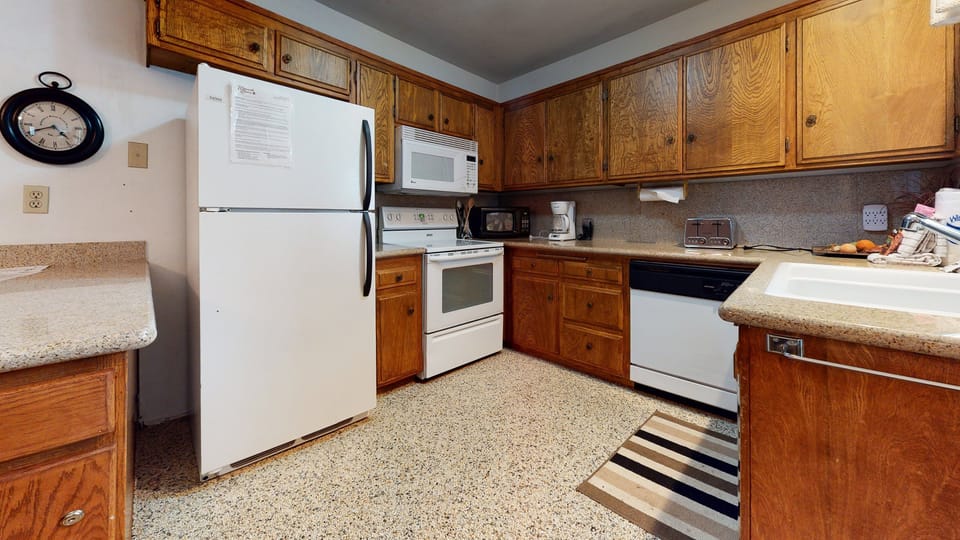 Refrigerator, Flooring, Room, Indoors, Kitchen