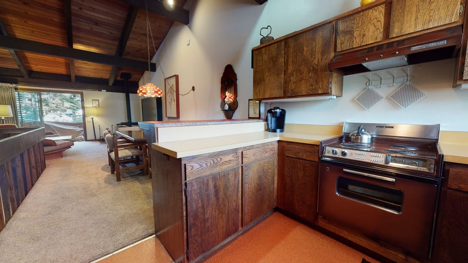 Flooring, Indoors, Room, Hardwood, Furniture