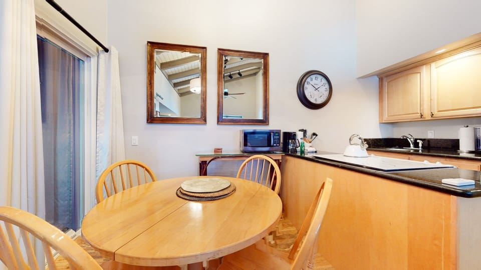 Indoors, Table, Furniture, Dining Room, Dining Table