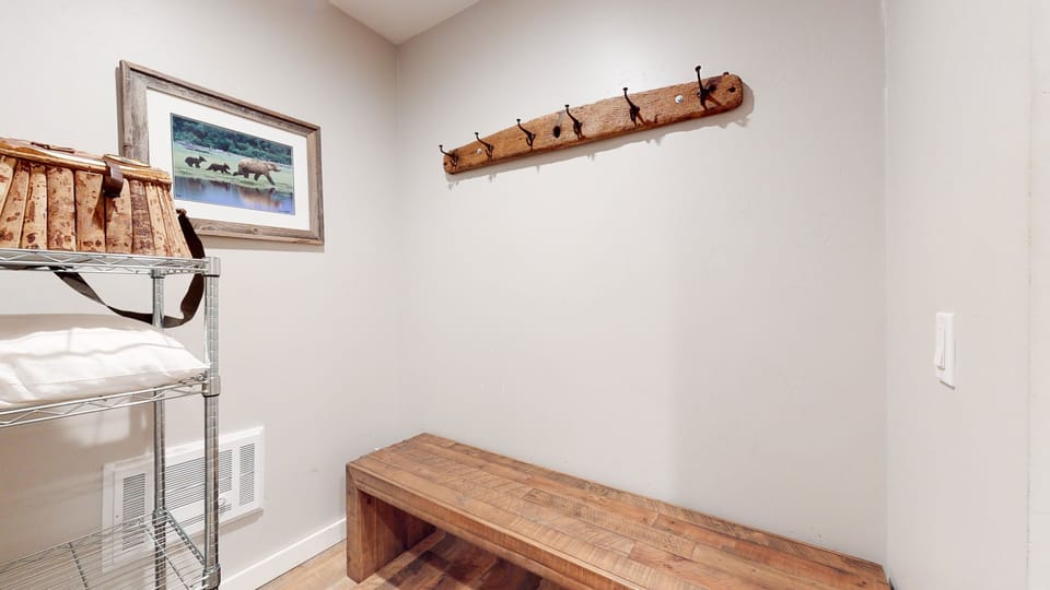 Indoors, Hardwood, Flooring, Floor, Shelf