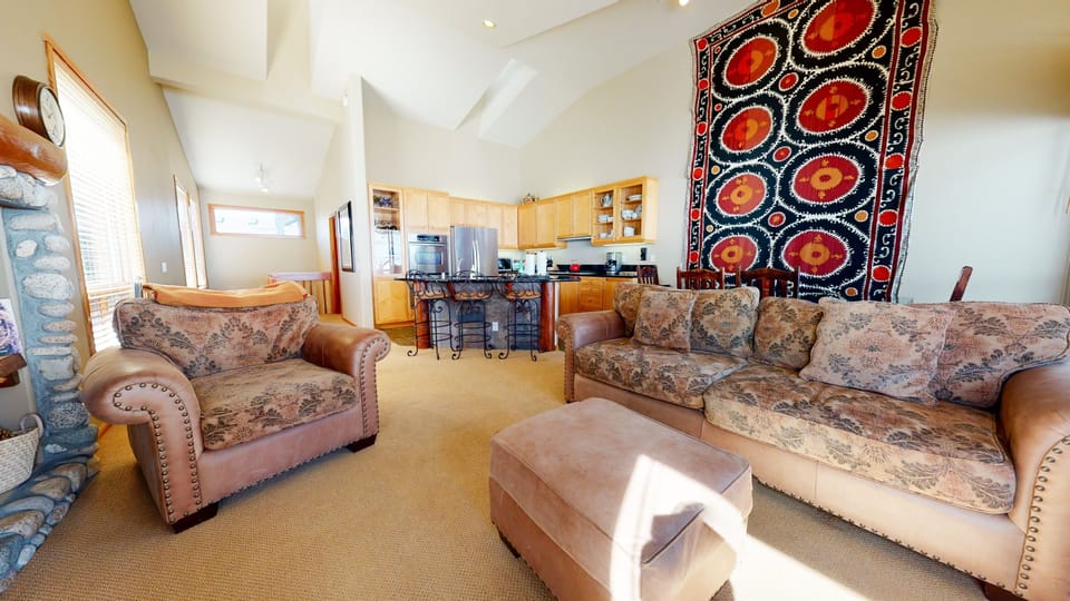 Living Room, Room, Indoors, Couch, Furniture