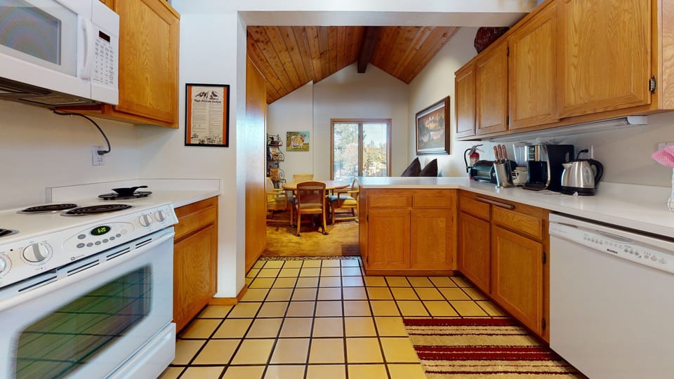 Flooring, Indoors, Floor, Room, Hardwood