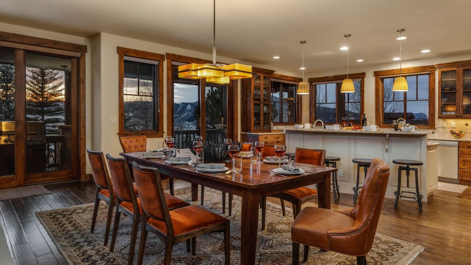 Dining Area, Main Level, Chalet Beliza - Dining table with bar seating