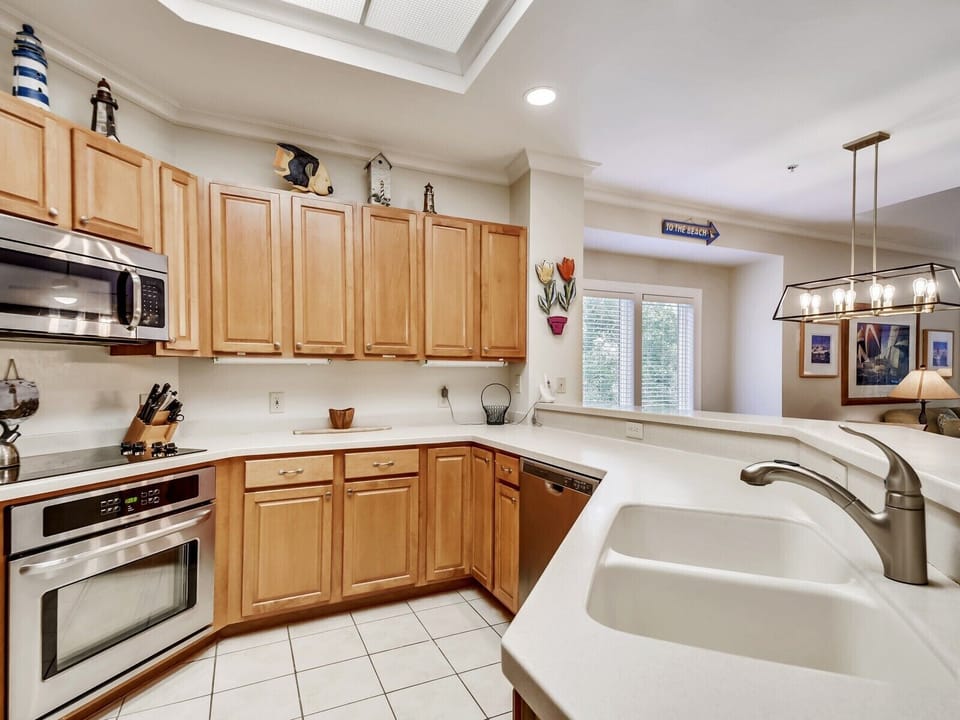 Kitchen with Breakfast Bar at 8122 Wendover Dunes