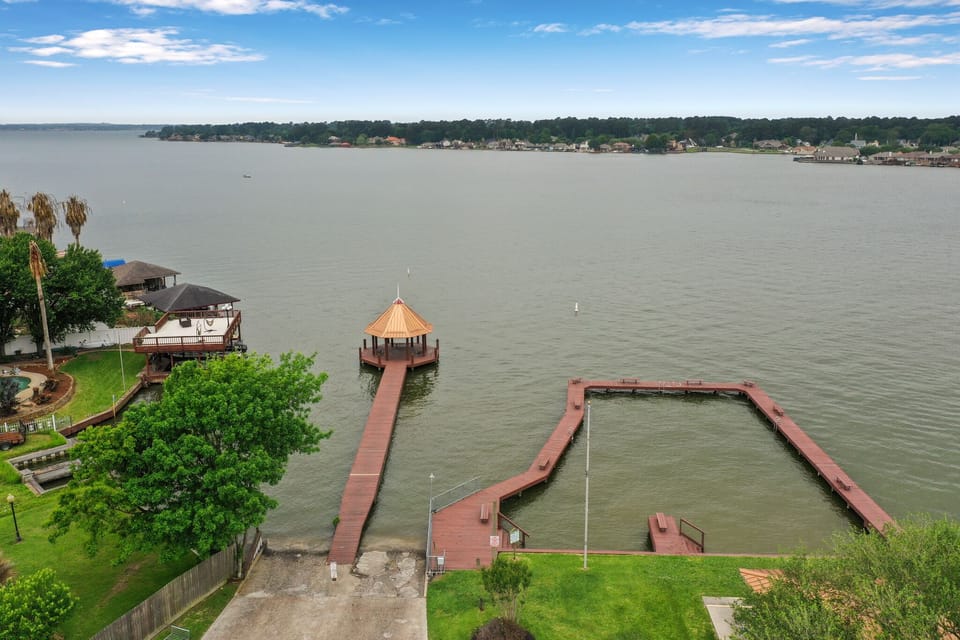 Boat ramp, swimming/fishing dock in front of house! You can watch from porch!