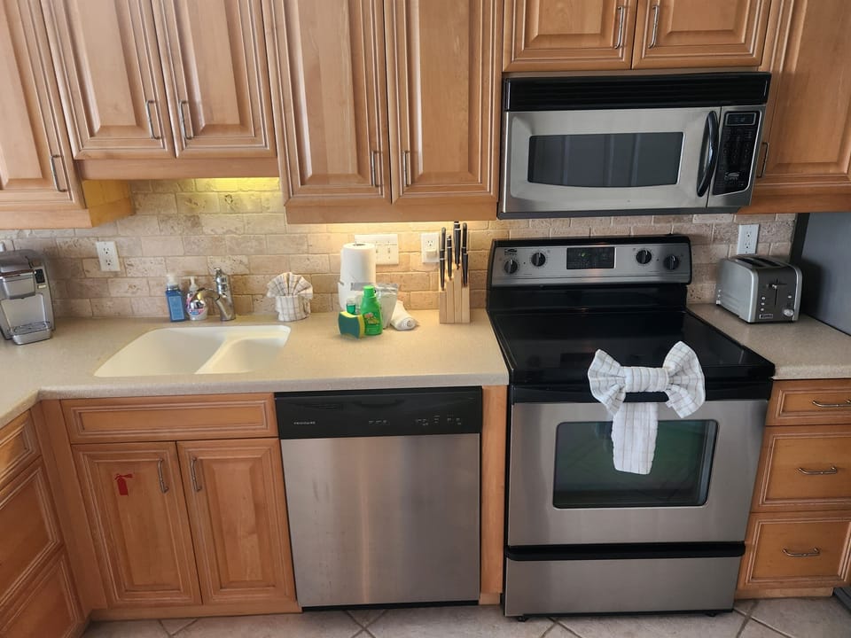 Full kitchen