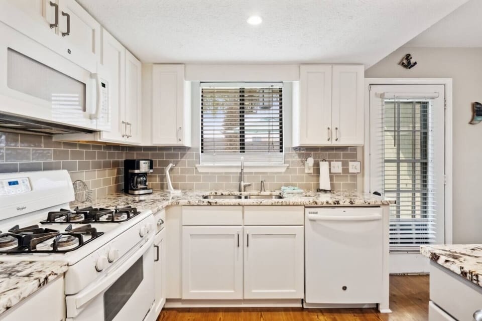 kitchen - 10 cup coffee maker