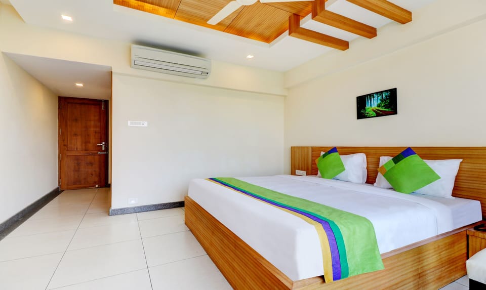 Standard Room | Desk, WiFi (free), bed sheets