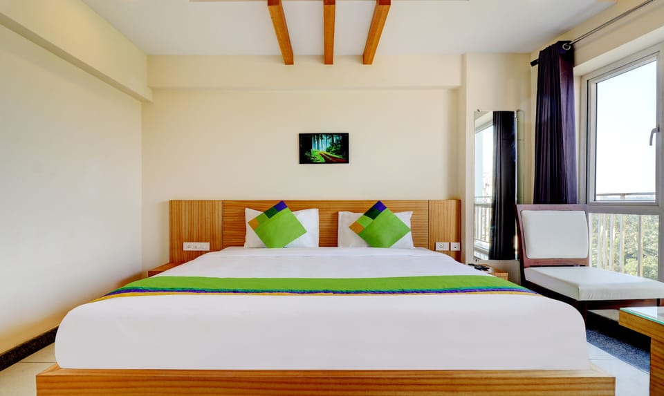 Standard Room | Desk, WiFi (free), bed sheets