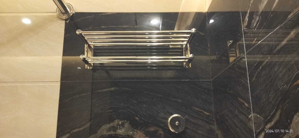 Standard Room | Bathroom | Free toiletries, hair dryer, bathrobes, slippers