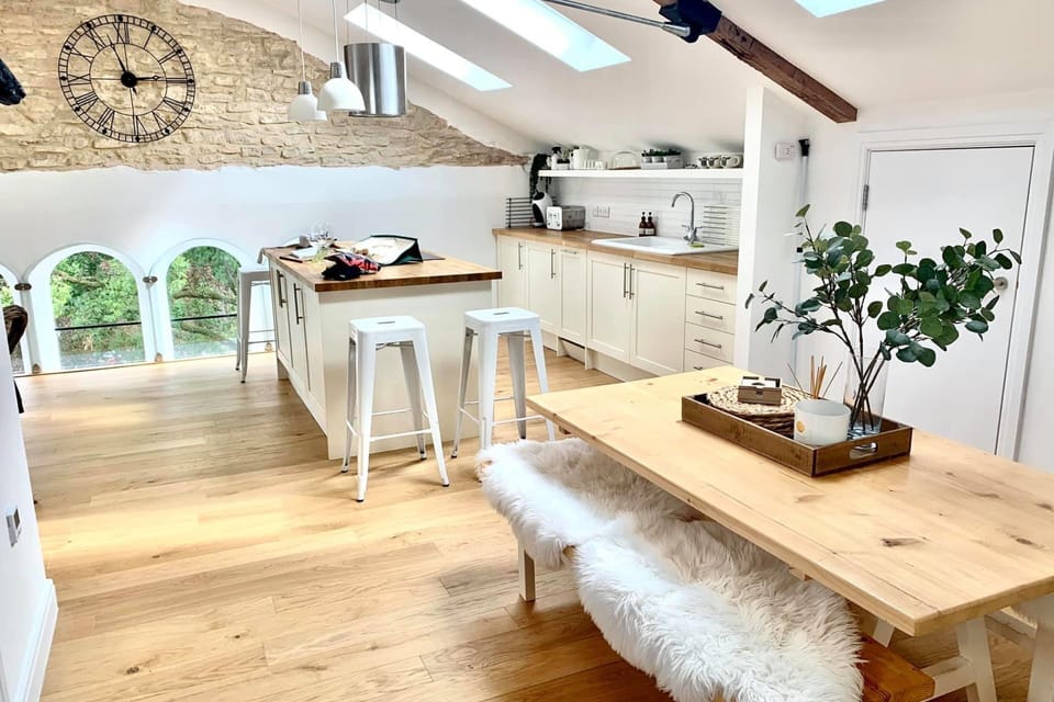 Open plan kitchen diner at Luxury Penthouse, Cotswolds