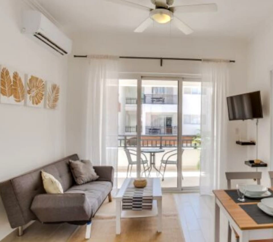 Deluxe Apartment | Living room | Flat-screen TV, heated floors