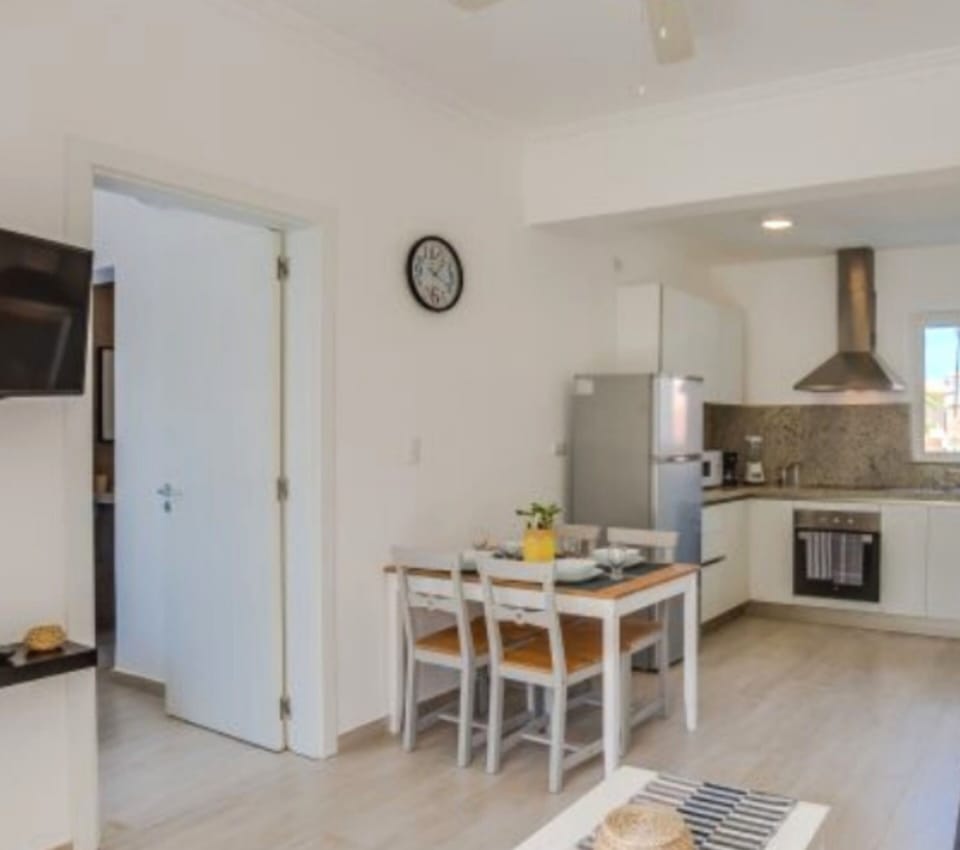 Deluxe Apartment | Dining room