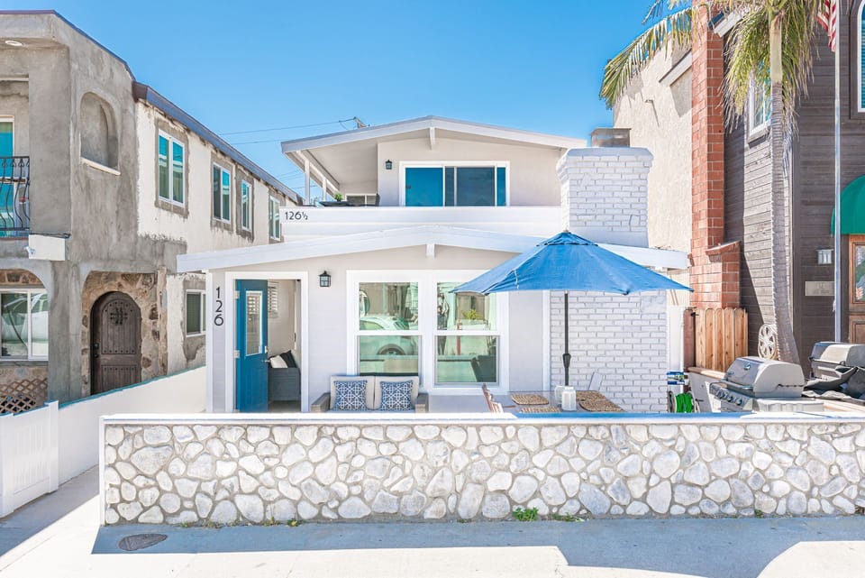 Note: This listing is for the upper residence. The 2BR/2BA lower home can also be booked when available.
                