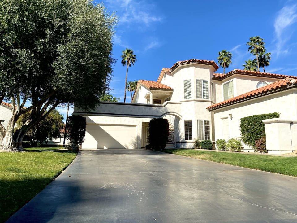 Private 6 car driveway (All yours)