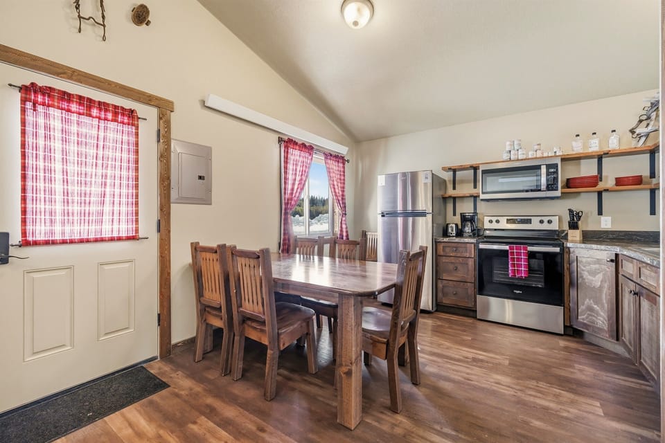 Dining Kitchen Area